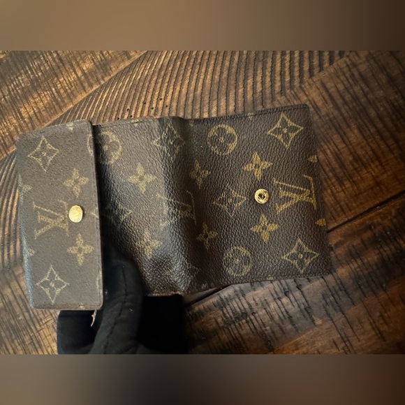 - Louis Vuitton Monogram Portefeiulle Elise
Trifold Wallet/ - Picture 13 of 16